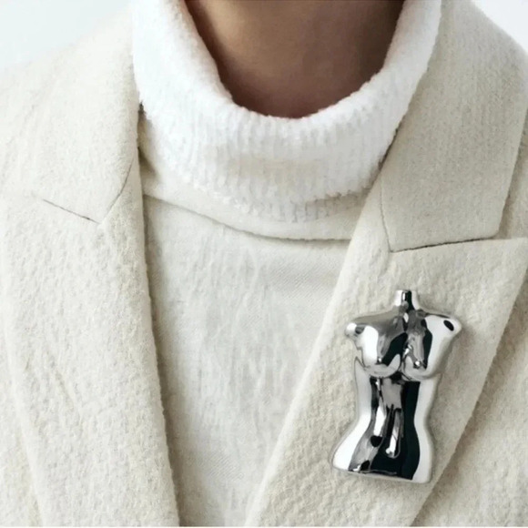 ZARA BUST SILVER BROOCH - Picture 1 of 10